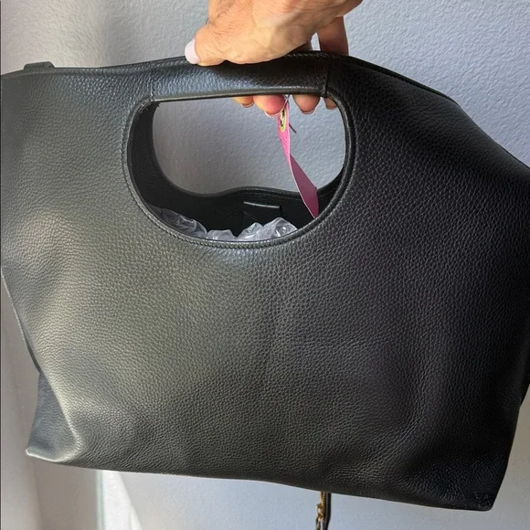 TOM FORD Elegant Black Leather Handbag - Picture 10 of 14